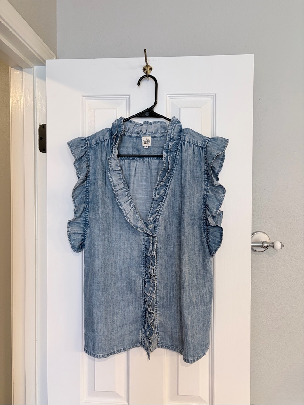 Ivy Jane Chambray Ruffle Sleeveless Blouse Small